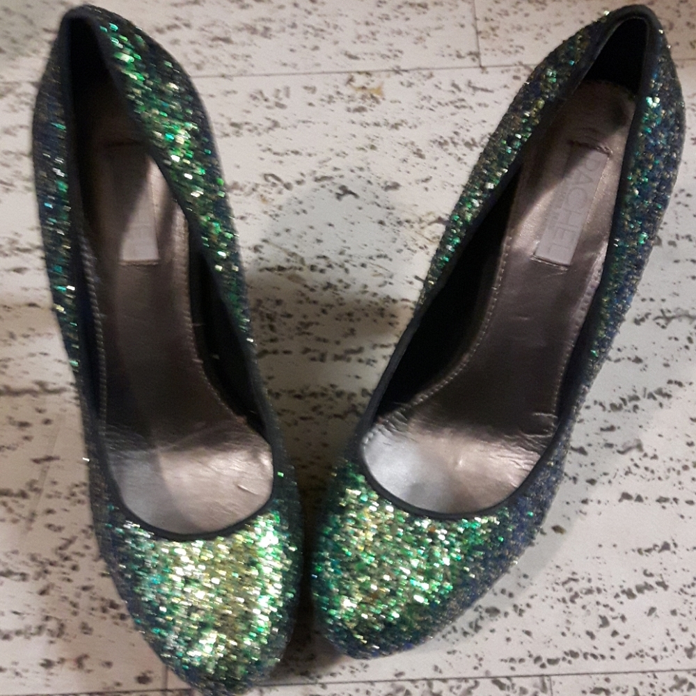 Sparking green and gold flecks highheel shoes